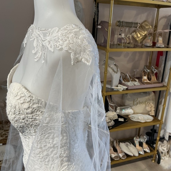 Beaded lace tulle bridal cape - Picture 3 of 5